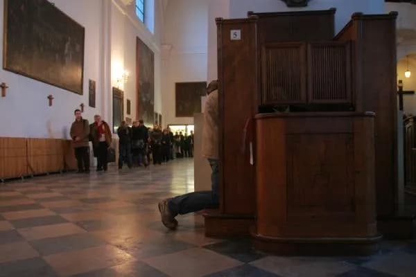 Czy przeklinanie w myślach to grzech? Zrozumienie intencji i moralności