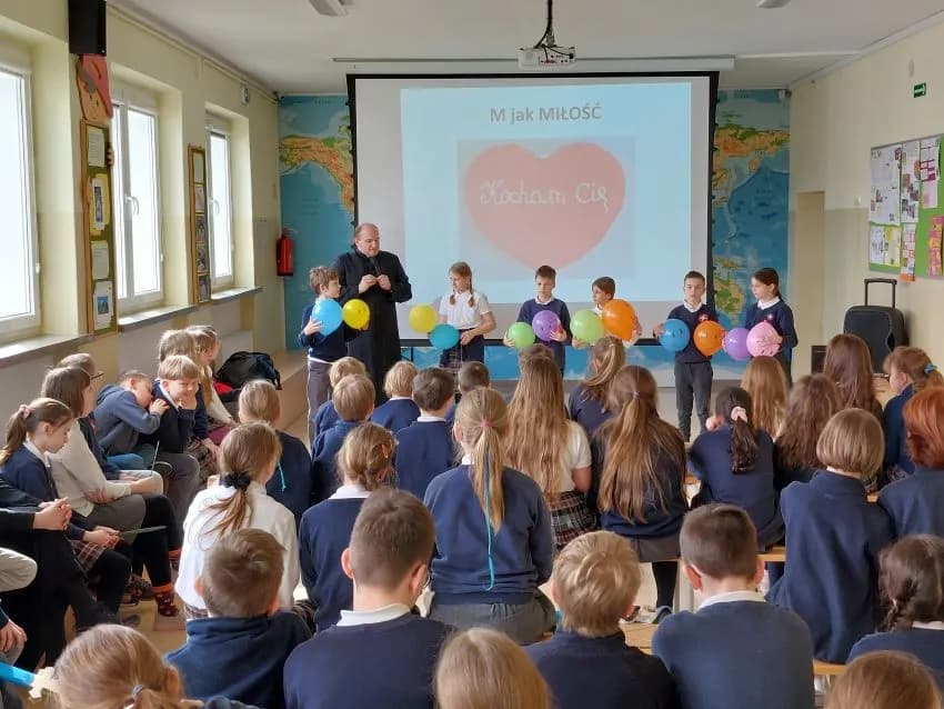 Jak zorganizować rekolekcje w szkole: 8 kluczowych kroków