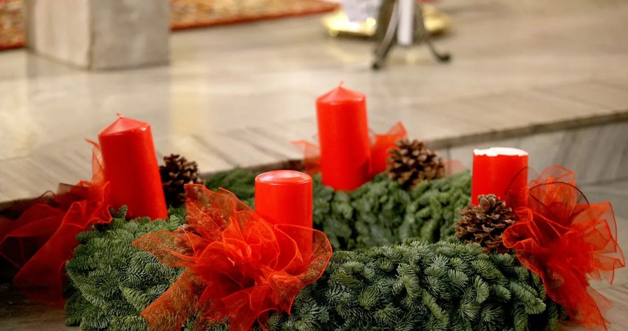 Jakie są symbole adwentu i ich znaczenie w tradycji chrześcijańskiej
