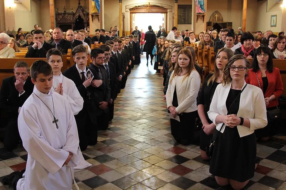 Czy osoba po rozwodzie może być świadkiem na bierzmowaniu? Sprawdź zasady