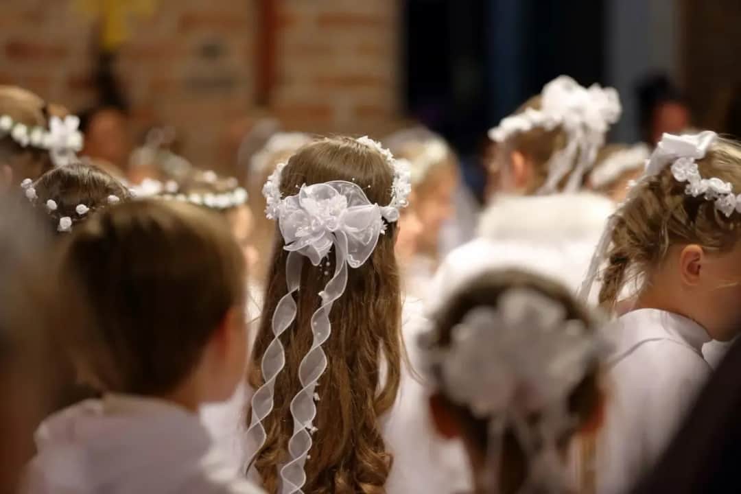 Pierwsza komunia święta w jakim wieku - kluczowe informacje dla rodziców
