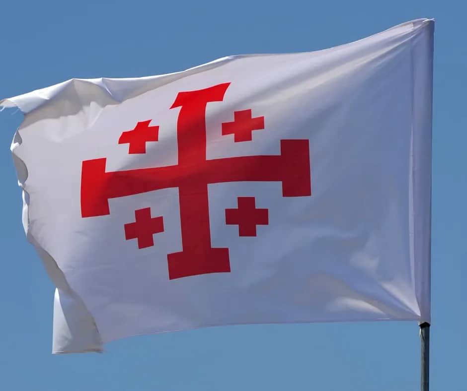 Czy katolik może nosić krzyż jerozolimski? Oto co warto wiedzieć