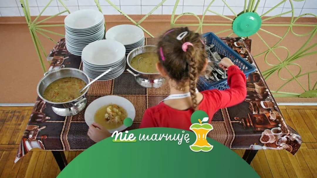 Czy wyrzucanie jedzenia to grzech? Moralne aspekty marnowania