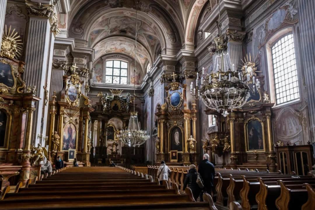 Ile jest kościołów w Warszawie? Zaskakujące liczby i ciekawostki