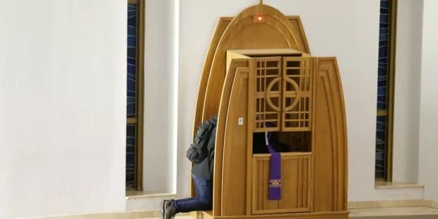 Czy penitenta obowiązuje tajemnica spowiedzi? Wyjaśniamy istotę tajemnicy