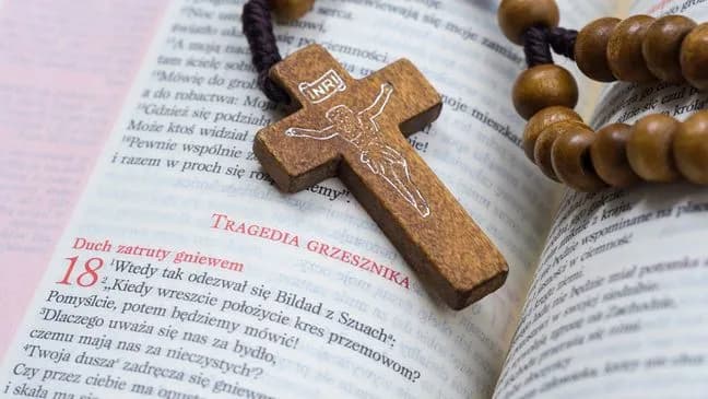 Przypowieść o Hiobie: Jak cierpienie kształtuje wiarę i nadzieję